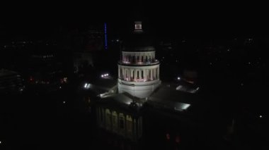 Sacramento Gece, Kaliforniya Eyalet Meclisi, Şehir merkezi, Şehir Işıkları, İnsansız Hava Aracı Manzarası