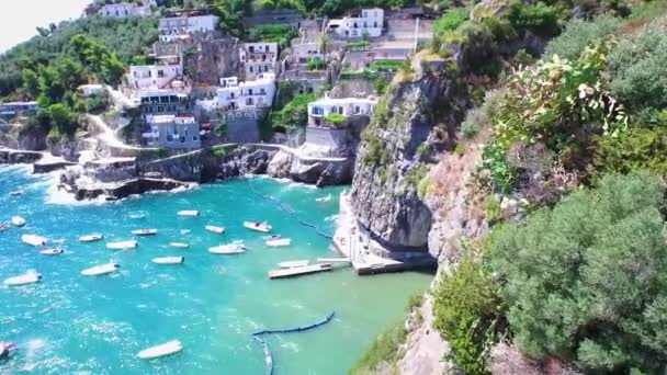 Ιταλία Amalfi Επαρχία Salerno Aerial View Steep Cliffs Τυρρηνική Θάλασσα — Αρχείο Βίντεο