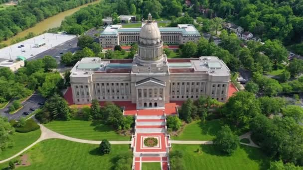 Frankfort Kentucky State Capitol Drone Flying Amazing Landscape Downtown — Stok Video