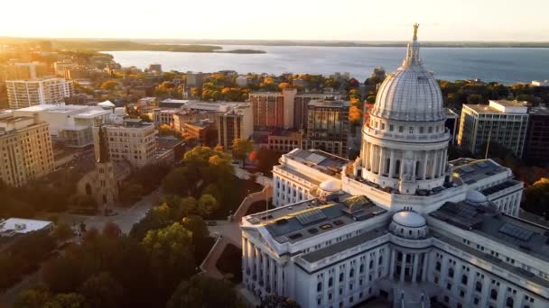 Puesta Sol Sobre Capitolio Estatal Wisconsin Madison Vistas Los Aviones — Vídeos de Stock