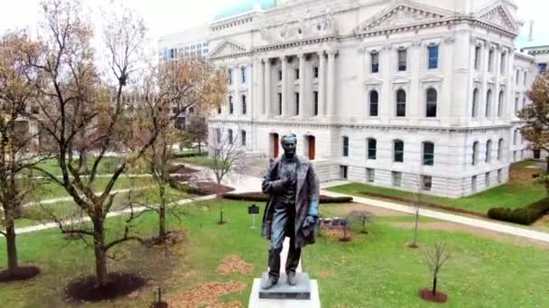 Indianapolis Drone View Indiana State Capitol Hendricks Anıtı Downtown — Stok video