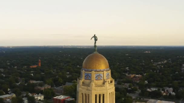 Lincoln Nebraska Eyalet Meclisi Ekici Heykeli Hava Manzarası Şehir Merkezi — Stok video