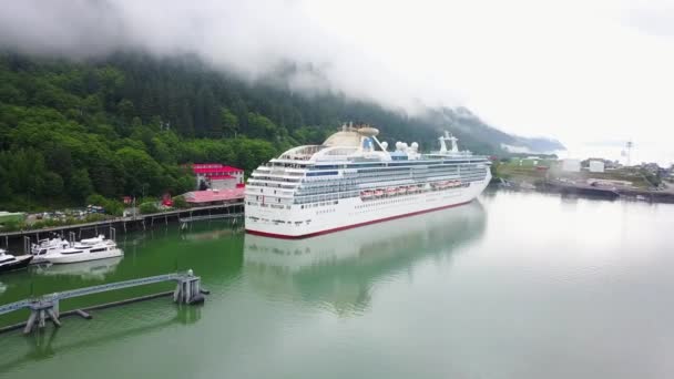 Juneau Drone View Downtown Gastineau Channel Cruise Ship Alaska — стокове відео