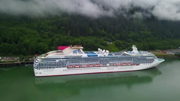 Juneau Drone View Downtown Gastineau Channel Alaska Cruise Ship — стокове відео