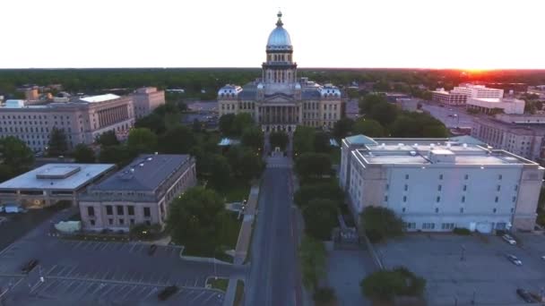 Solnedgång Över Illinois State Capitol Springfield Utsikt Över Drönare Downtown — Stockvideo