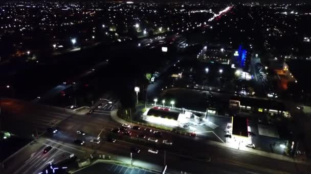 Anaheim bei Nacht, Drohnenblick, Kalifornien, Stadtbeleuchtung, Innenstadt