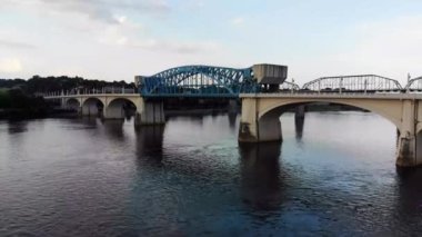 Chattanooga, Drone View, Market Caddesi Köprüsü, Tennessee Nehri