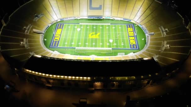 California Memorial Stadium Night Berheley Drone View — стоковое видео