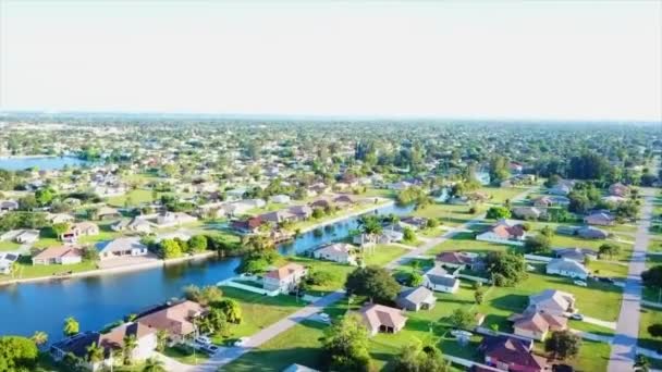 ケープコーラル 空中飛行 素晴らしい風景 フロリダ州 ウォーターフロントビュー — ストック動画