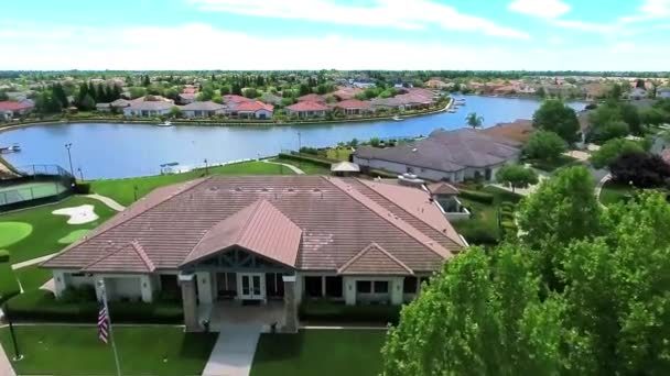 Elk Grove California Paisaje Asombroso Junto Lago Vista Aérea — Vídeo de stock