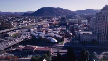 Roanoke, Drone View, İnanılmaz Manzara, Şehir Merkezi, Virginia