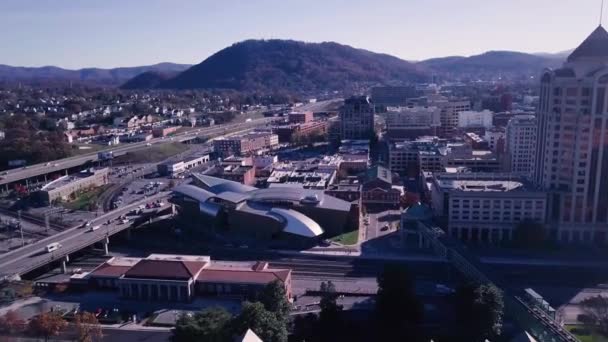 Roanoke Drone View Nanılmaz Manzara Şehir Merkezi Virginia — Stok video
