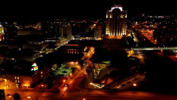 Roanoke Noite Centro Cidade Virgínia Luzes Cidade Vista Drone — Vídeo de Stock