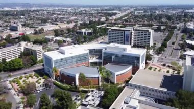 Fullerton, Kaliforniya Eyalet Üniversitesi, İnanılmaz Manzara, Hava Görüntüsü