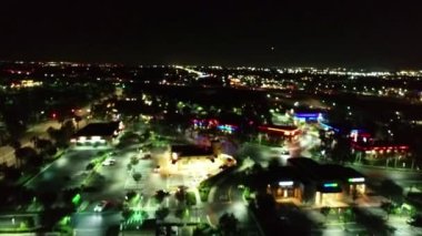 Rancho Cucamonga Gece, Kaliforniya, Şehir merkezi, Şehir Işıkları, Drone View