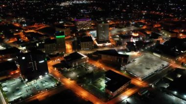 Utica Gece, New York Eyaleti, Drone View, Şehir Işıkları, Şehir Merkezi