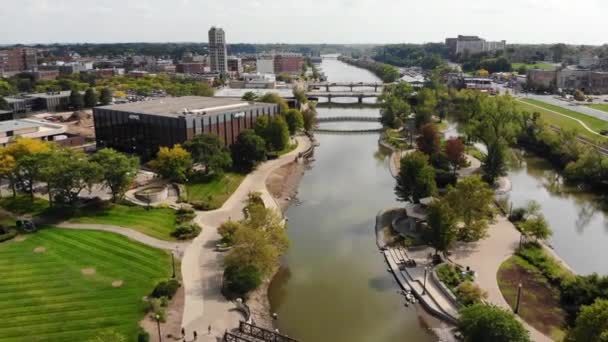 Elgin Illinois Vista Aérea Centro Ciudad Paisaje Increíble Fox River — Vídeo de stock