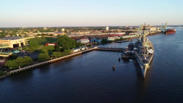 Camden Aerial View Battleship New Jersey Delaware River — 图库视频影像
