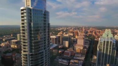 Austin, Texas üzerinde uçan hava, inanılmaz şehir manzarası, şehir merkezi.