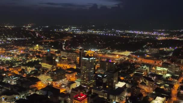 Vuelo Aéreo Durante Noche Birmingham Alabama Centro City Lights — Vídeos de Stock