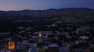 Gece Boise 'de Uçan Hava, Idaho Eyalet Meclisi, Şehir Merkezi, Şehir Işıkları