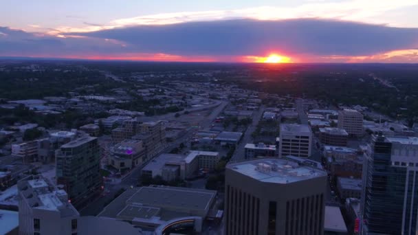 Puesta Sol Sobre Boise Idaho Vuelo Aéreo Paisaje Urbano Asombroso — Vídeo de stock