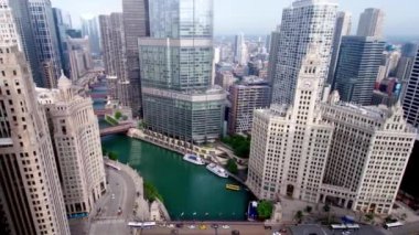 Chicago, Illinois, şehir merkezi, Chicago nehri üzerinde uçan hava aracı