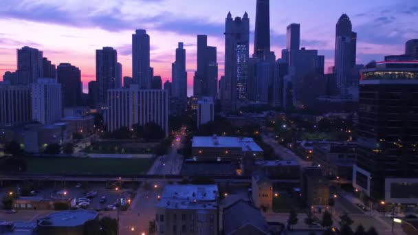 Εναέρια Πτήση Πάνω Από Βράδυ Σικάγο Illinois Downtown Amazing Cityscape — Αρχείο Βίντεο
