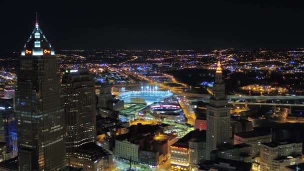 Aerial Flying Night Cleveland Ohio Downtown Amazing Cityscape — Vídeo de Stock