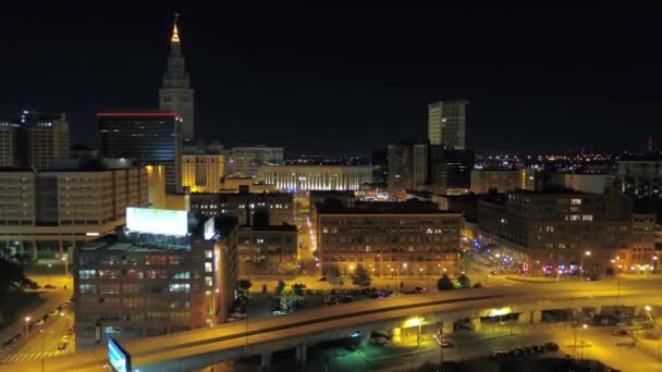 Aerial Flying Night Cleveland Downtown Ohio Beautiful Cityscape — Vídeo de Stock