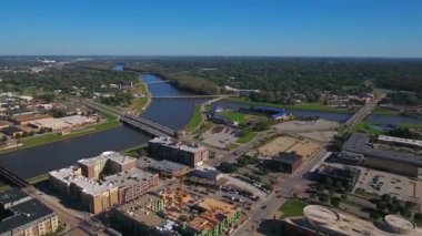 Des Moines üzerinde uçan hava, şehir merkezi, Des Moines nehri, Iowa