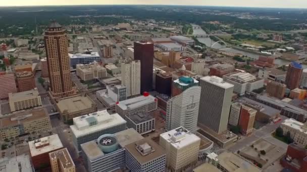 Luchtvliegen Boven Des Moines Downtown Amazing Cityscape Iowa — Stockvideo