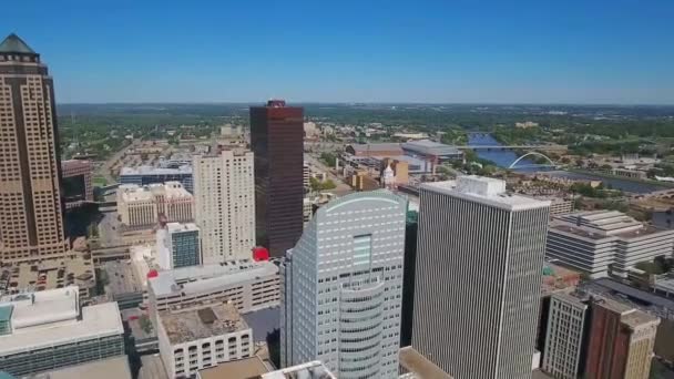 Aerial Flying Des Moines Iowa Downtown Beautiful Cityscape — стокове відео