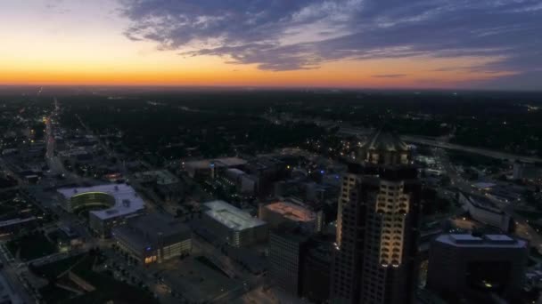 Aerial Flying Evening Des Moines Iowa Beautiful Cityscape Downtown — Vídeo de Stock