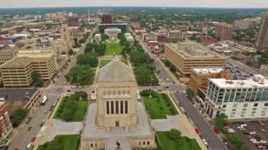Indianapolis 'te Hava Uçuşu, Indiana Dünya Savaşı Anıtı, Şehir Merkezi
