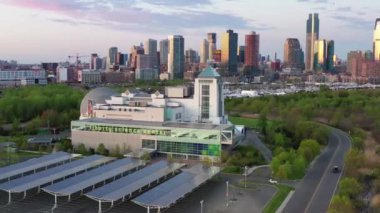 Jersey City, New Jersey üzerinde uçan hava, Özgürlük Bilim Merkezi