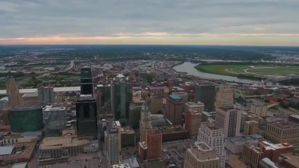 Aerial Flying Kansas City Missouri Downtown Amazing Cityscape — Vídeo de Stock