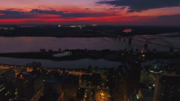 Aerial Flying Night Memphis Downtown Mississippi River Tennessee — Vídeo de Stock