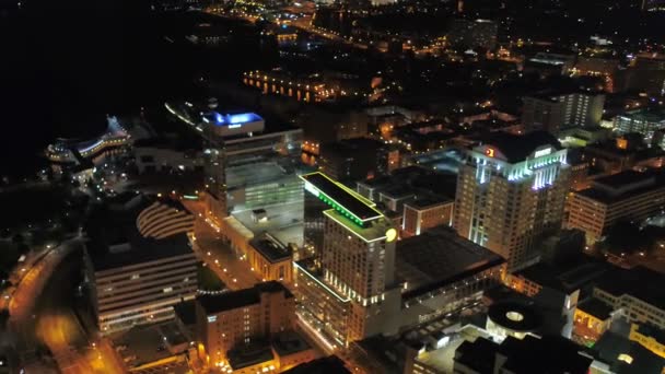 Aerial Flying Night Norfolk Virginia City Lights Downtown — Vídeo de stock