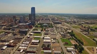Oklahoma üzerinde uçan hava, şehir merkezi, inanılmaz şehir manzarası, Oklahoma