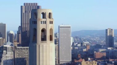 San Francisco, California, Coit Kulesi üzerinde uçan hava aracı