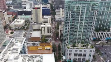 Tampa üzerinde uçan hava, şehir merkezi, Florida, inanılmaz manzara.