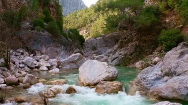 Dağlardaki Nehir Akıntıları, Havadan Uçma, Doğa, İnanılmaz Manzara