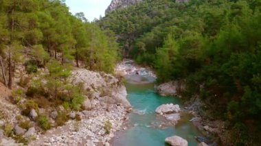 Dağlardaki Güzel Dere, Havadan Uçma, Nehir Akıntısı, Doğa