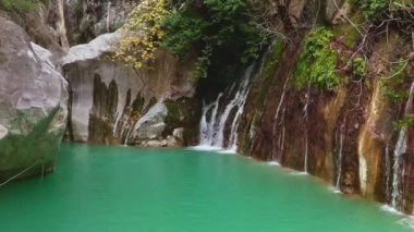 Kristal berrak su ile Dağ Gölü, İnanılmaz Manzara, Hava Uçuşu, Doğa