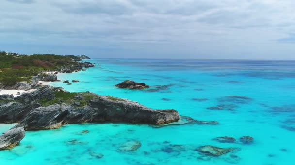 Bermuda Aerial Flying Tropical Paradise Beautiful Landscape Rocky Reefs Atlantic — Stock Video