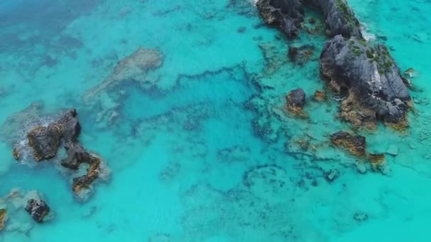 Bermuda Vliegen Vanuit Lucht Rotsachtige Riffen Mooi Landschap Tropisch Paradijs — Stockvideo