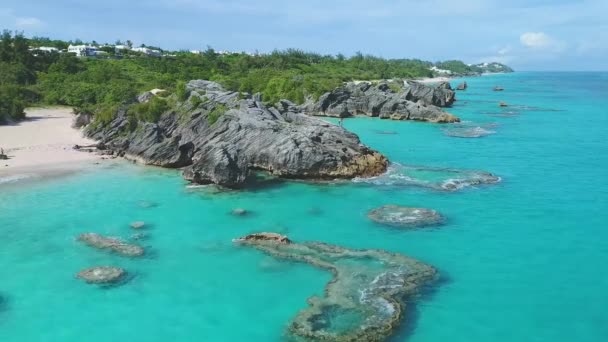 Bermuda Tropisch Paradijs Atlantische Oceaan Rotsachtige Riffen Mooi Landschap Luchtvaart — Stockvideo