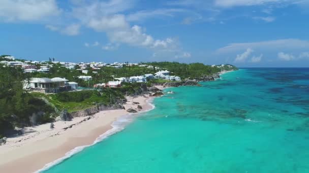 Bermuda Tropisch Paradijs Atlantische Oceaan Rotsachtige Riffen Luchtvliegen Mooi Landschap — Stockvideo