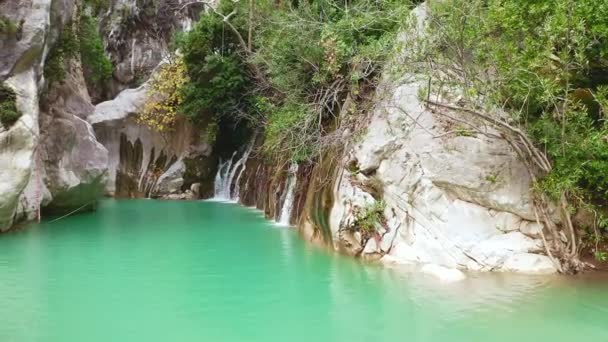 Lago Montanha Com Água Cristalina Paisagem Incrível Natureza Voar Aéreo — Vídeo de Stock